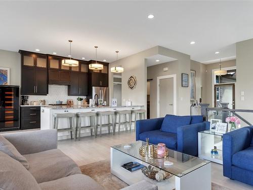 6548 Blackcomb Place, Vernon, BC - Indoor Photo Showing Living Room