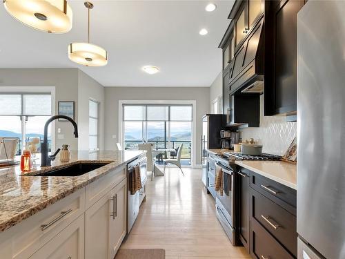 6548 Blackcomb Place, Vernon, BC - Indoor Photo Showing Kitchen With Upgraded Kitchen