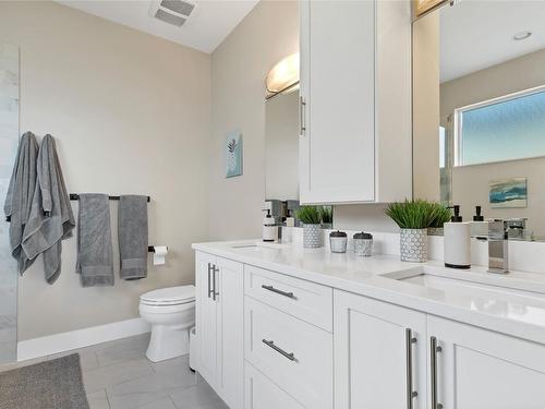 6548 Blackcomb Place, Vernon, BC - Indoor Photo Showing Bathroom