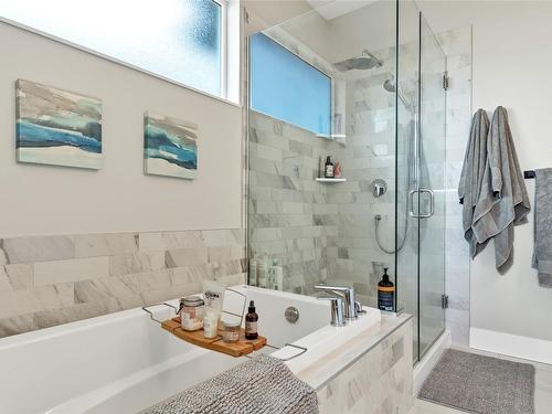 6548 Blackcomb Place, Vernon, BC - Indoor Photo Showing Bathroom