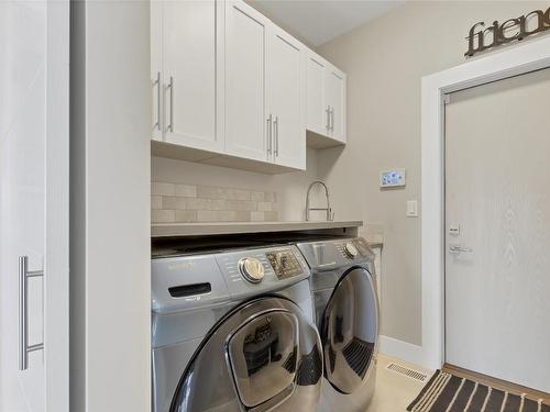 6548 Blackcomb Place, Vernon, BC - Indoor Photo Showing Laundry Room