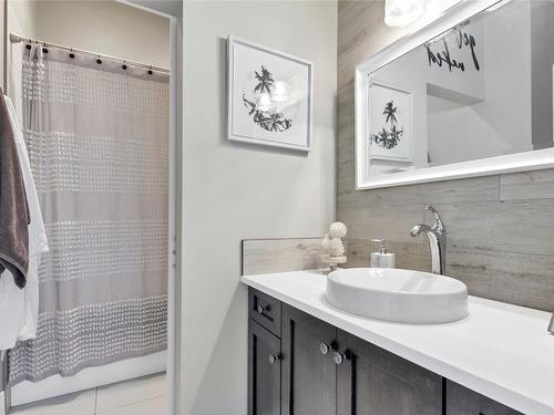 6548 Blackcomb Place, Vernon, BC - Indoor Photo Showing Bathroom