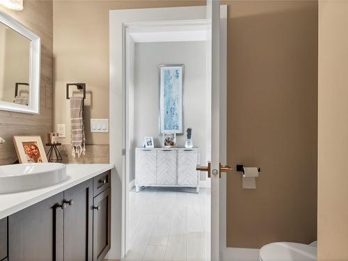 6548 Blackcomb Place, Vernon, BC - Indoor Photo Showing Bathroom