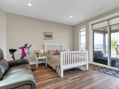 6548 Blackcomb Place, Vernon, BC - Indoor Photo Showing Bedroom