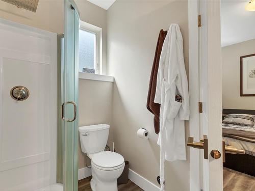 6548 Blackcomb Place, Vernon, BC - Indoor Photo Showing Bathroom