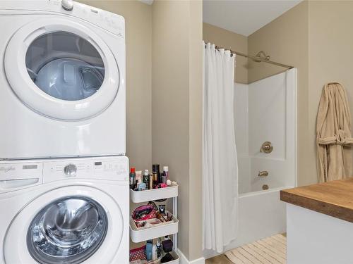 6548 Blackcomb Place, Vernon, BC - Indoor Photo Showing Laundry Room