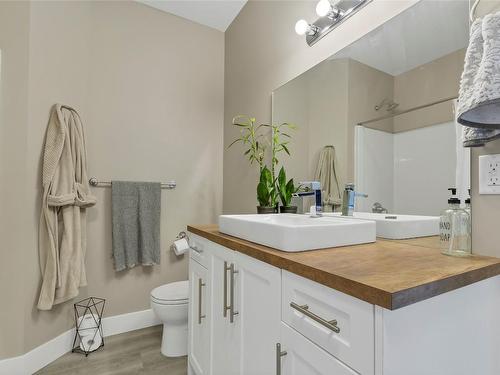 6548 Blackcomb Place, Vernon, BC - Indoor Photo Showing Bathroom