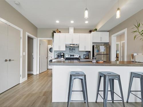 6548 Blackcomb Place, Vernon, BC - Indoor Photo Showing Kitchen