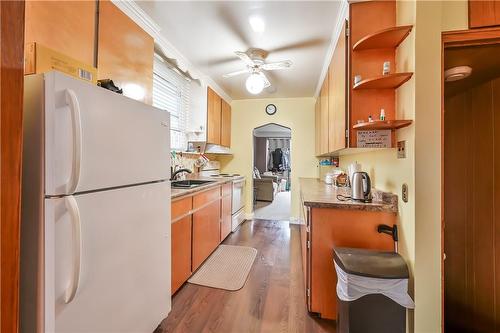 160 East 16Th Street, Hamilton, ON - Indoor Photo Showing Kitchen