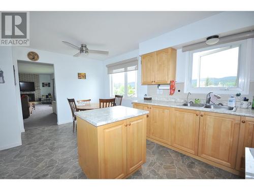 950 Western Avenue, Williams Lake, BC - Indoor Photo Showing Kitchen With Double Sink