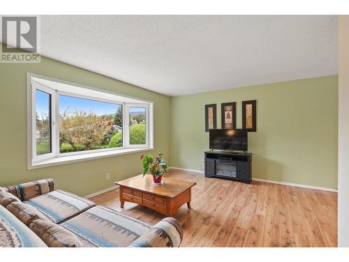 407 Engelmann Spruce Drive, Sparwood, BC - Indoor Photo Showing Living Room