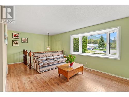 407 Engelmann Spruce Drive, Sparwood, BC - Indoor Photo Showing Living Room