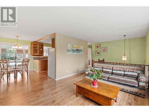 407 Engelmann Spruce Drive, Sparwood, BC - Indoor Photo Showing Living Room