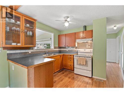 407 Engelmann Spruce Drive, Sparwood, BC - Indoor Photo Showing Kitchen With Double Sink