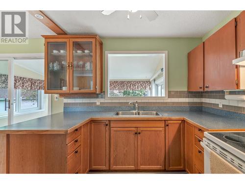 407 Engelmann Spruce Drive, Sparwood, BC - Indoor Photo Showing Kitchen With Double Sink