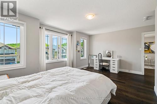 12 Riesling Court, Hamilton, ON - Indoor Photo Showing Bedroom