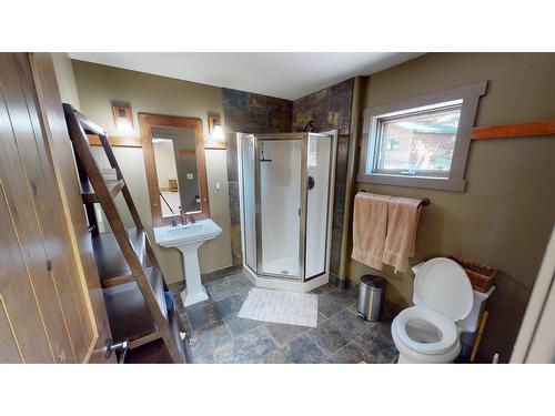 4930 Highway 93, Radium Hot Springs, BC - Indoor Photo Showing Bathroom