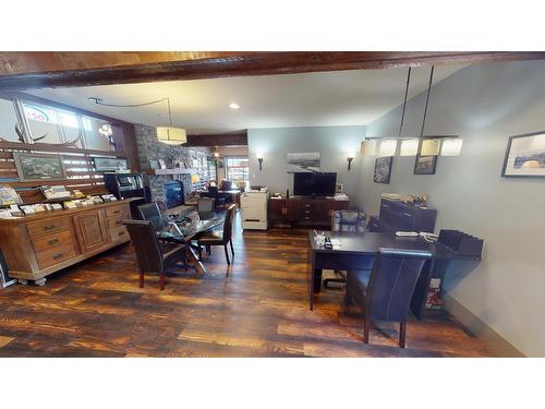 4930 Highway 93, Radium Hot Springs, BC - Indoor Photo Showing Dining Room