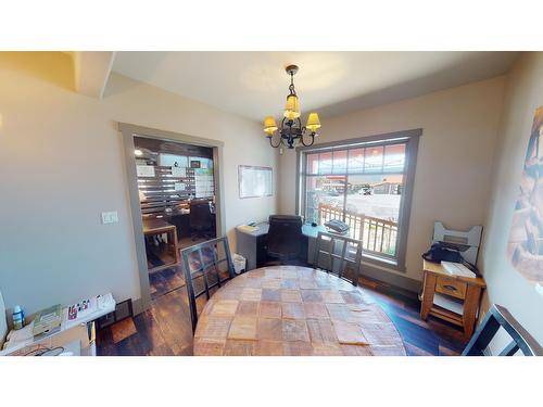 4930 Highway 93, Radium Hot Springs, BC - Indoor Photo Showing Dining Room