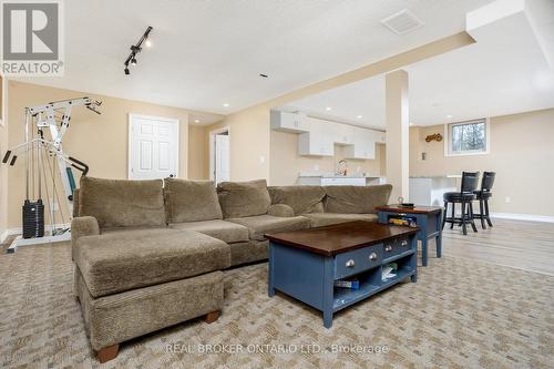 5821 Third Line, Erin, ON - Indoor Photo Showing Living Room