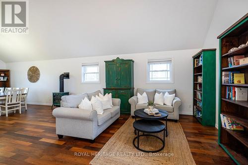 110 Palmer Road, Belleville, ON - Indoor Photo Showing Living Room