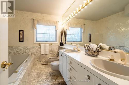 1129 Scenic Drive, Hamilton, ON - Indoor Photo Showing Bathroom