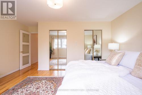 1129 Scenic Drive, Hamilton, ON - Indoor Photo Showing Bedroom