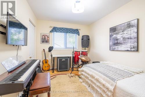 1129 Scenic Drive, Hamilton, ON - Indoor Photo Showing Bedroom