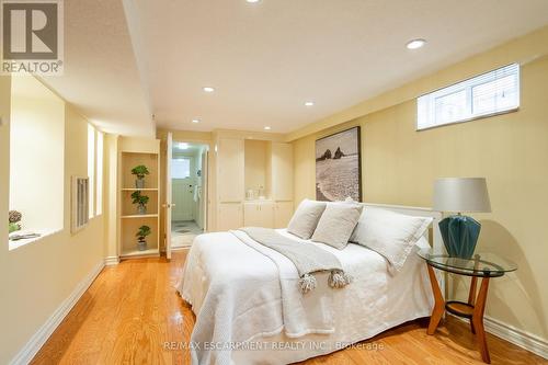 1129 Scenic Drive, Hamilton, ON - Indoor Photo Showing Bedroom