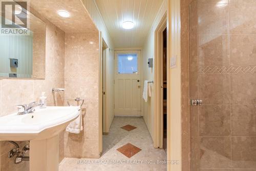 1129 Scenic Drive, Hamilton, ON - Indoor Photo Showing Bathroom