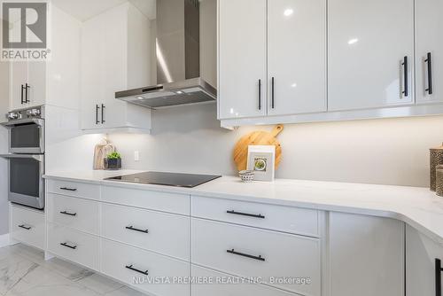 40 Hazelwood Pass, Thames Centre (Dorchester), ON - Indoor Photo Showing Kitchen With Upgraded Kitchen