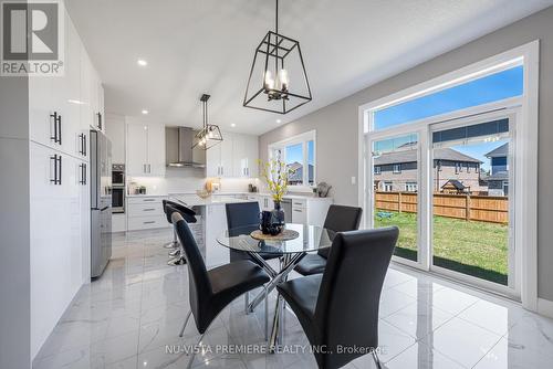 40 Hazelwood Pass, Thames Centre (Dorchester), ON - Indoor Photo Showing Dining Room