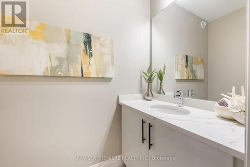 40 Hazelwood Pass, Thames Centre (Dorchester), ON - Indoor Photo Showing Bathroom