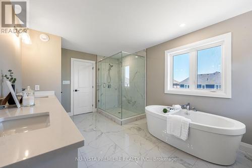 40 Hazelwood Pass, Thames Centre (Dorchester), ON - Indoor Photo Showing Bathroom