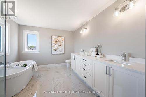 40 Hazelwood Pass, Thames Centre (Dorchester), ON - Indoor Photo Showing Bathroom