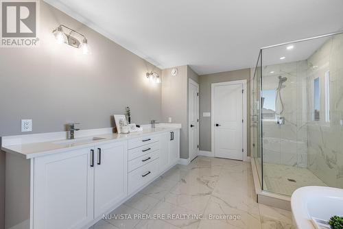 40 Hazelwood Pass, Thames Centre (Dorchester), ON - Indoor Photo Showing Bathroom