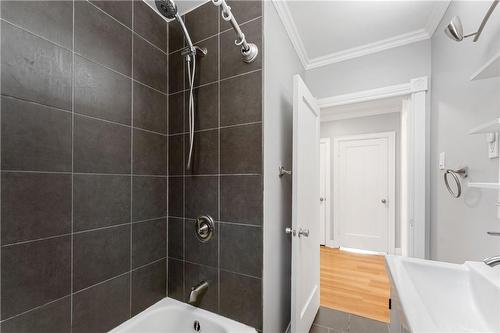 501 Upper James Street, Hamilton, ON - Indoor Photo Showing Bathroom