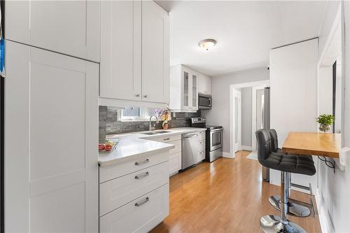501 Upper James Street, Hamilton, ON - Indoor Photo Showing Kitchen