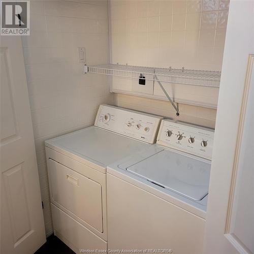 150 Park West Unit# 3005, Windsor, ON - Indoor Photo Showing Laundry Room