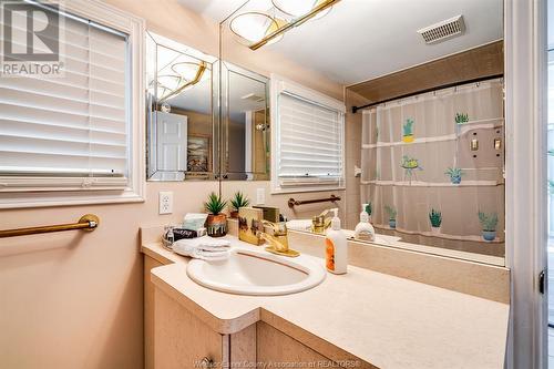 1127 Campbell Lane, Kingsville, ON - Indoor Photo Showing Bathroom