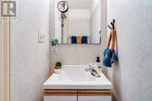 1127 Campbell Lane, Kingsville, ON - Indoor Photo Showing Bathroom