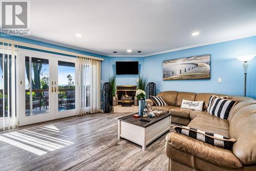 1127 Campbell Lane, Kingsville, ON - Indoor Photo Showing Living Room