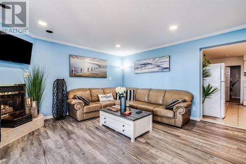 1127 Campbell Lane, Kingsville, ON - Indoor Photo Showing Living Room With Fireplace