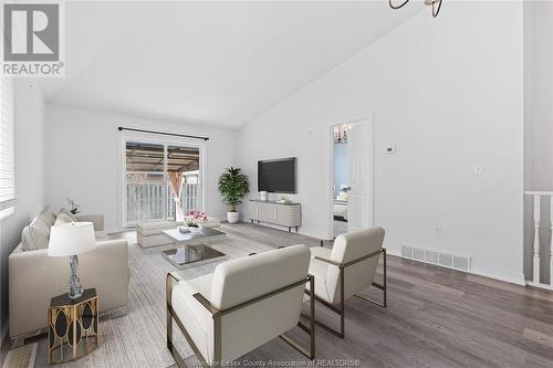 3723 Prairie Court, Windsor, ON - Indoor Photo Showing Living Room