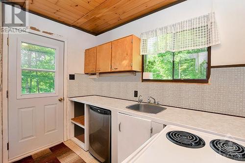 3012 Pike Lake 16C Route, Perth, ON - Indoor Photo Showing Kitchen