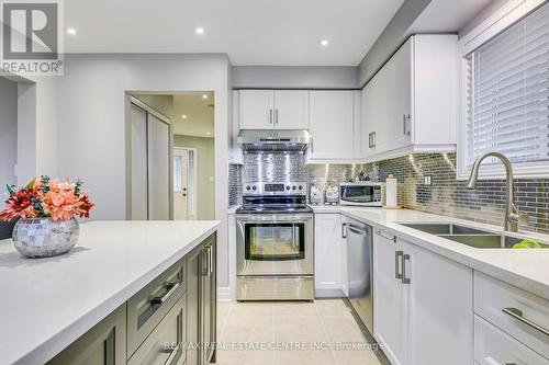 1154 Charminster Crescent, Mississauga, ON - Indoor Photo Showing Kitchen With Double Sink With Upgraded Kitchen