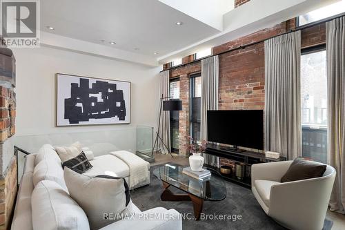 15 - 40 Westmoreland Avenue, Toronto (Dovercourt-Wallace Emerson-Junction), ON - Indoor Photo Showing Living Room