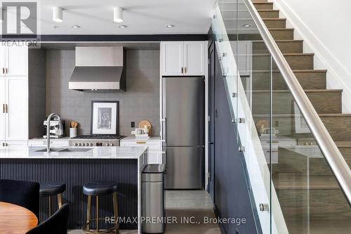 15 - 40 Westmoreland Avenue, Toronto (Dovercourt-Wallace Emerson-Junction), ON - Indoor Photo Showing Kitchen With Upgraded Kitchen