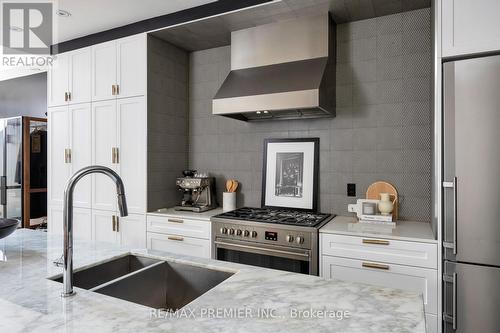 15 - 40 Westmoreland Avenue, Toronto (Dovercourt-Wallace Emerson-Junction), ON - Indoor Photo Showing Kitchen With Upgraded Kitchen