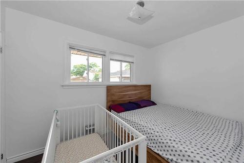 34 Sandalwood Avenue, Hamilton, ON - Indoor Photo Showing Bedroom